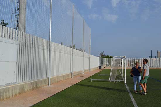 Supervisión de las redes de seguridad en los campos de Fútbol-7